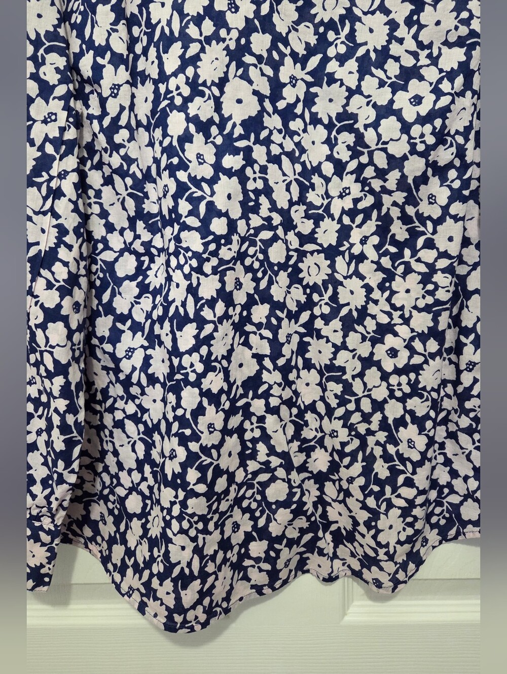 Talbots 100% Cotton Navy Pink Ditsy Floral Smocked Split Neck Top Size Medium - Picture 4 of 9